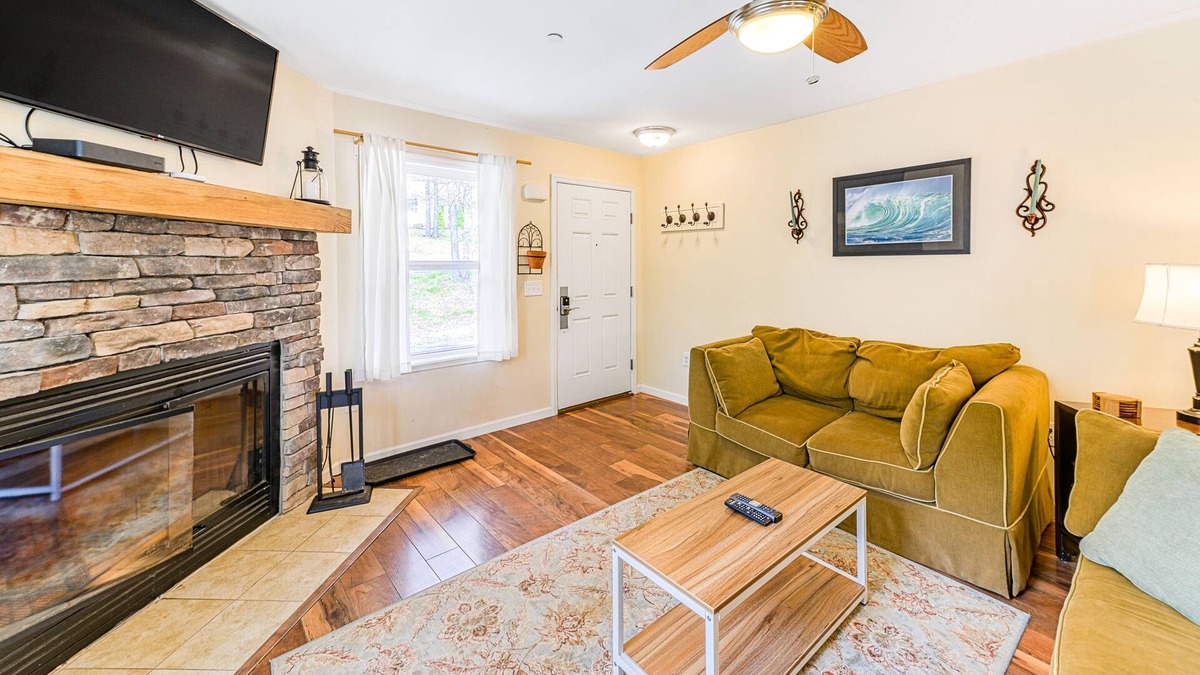 Sky Valley Cottage | Cozy cottage with fireplace & outdoor firepit - close to lake access
