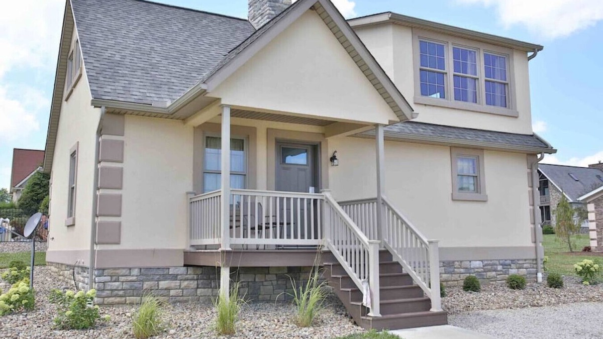 Millersburg Cottage | Cozy Cottage With Pool Table & Seasonal Pool