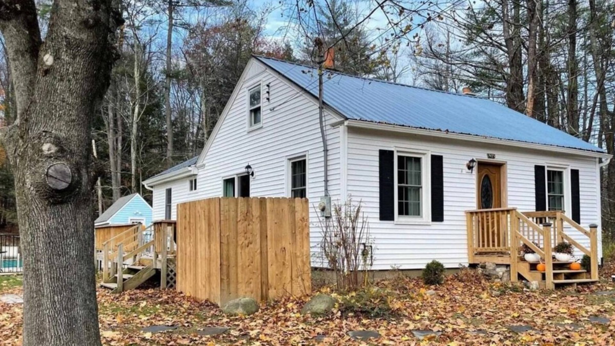 Lake George Cottage | Cozy Cottage with Pool/Hot Tub! Room to park boat