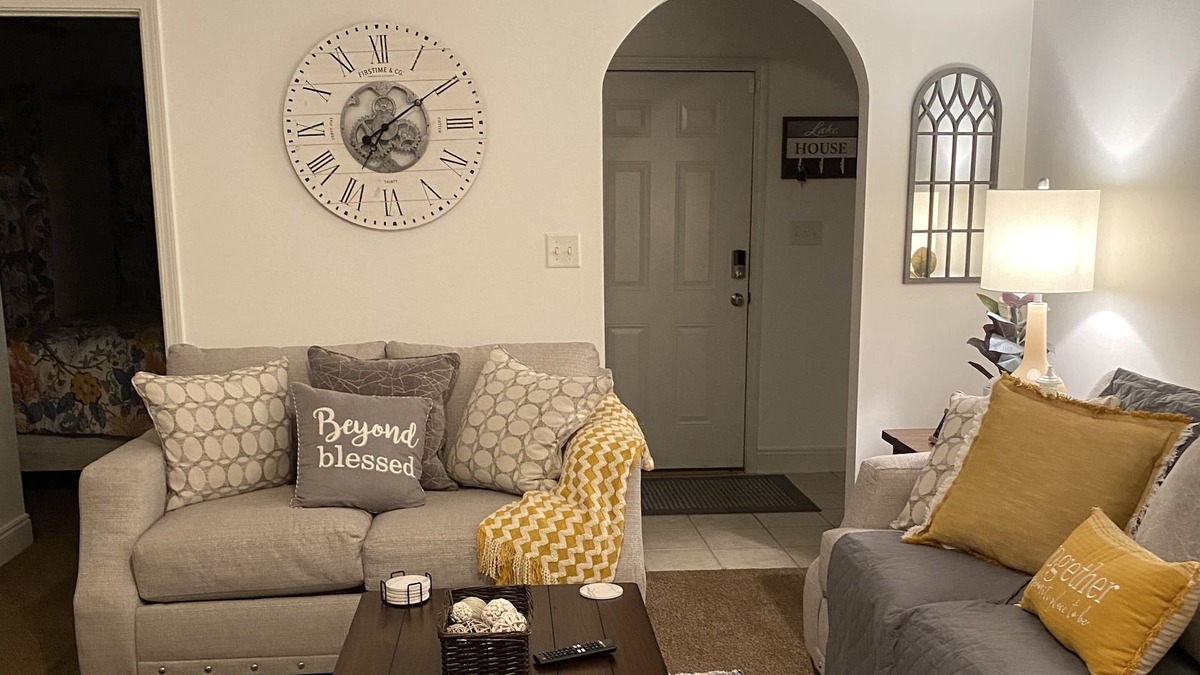 Abbeville Cottage | Cozy cottage with private boat dock on Lake Eufaula.