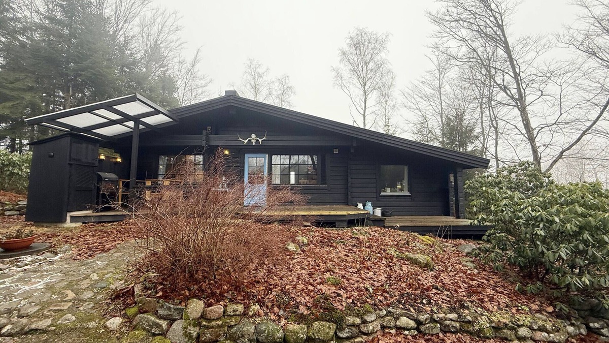 Knared Ski Chalet | Cozy cottage with proximity to fishing | SE02005