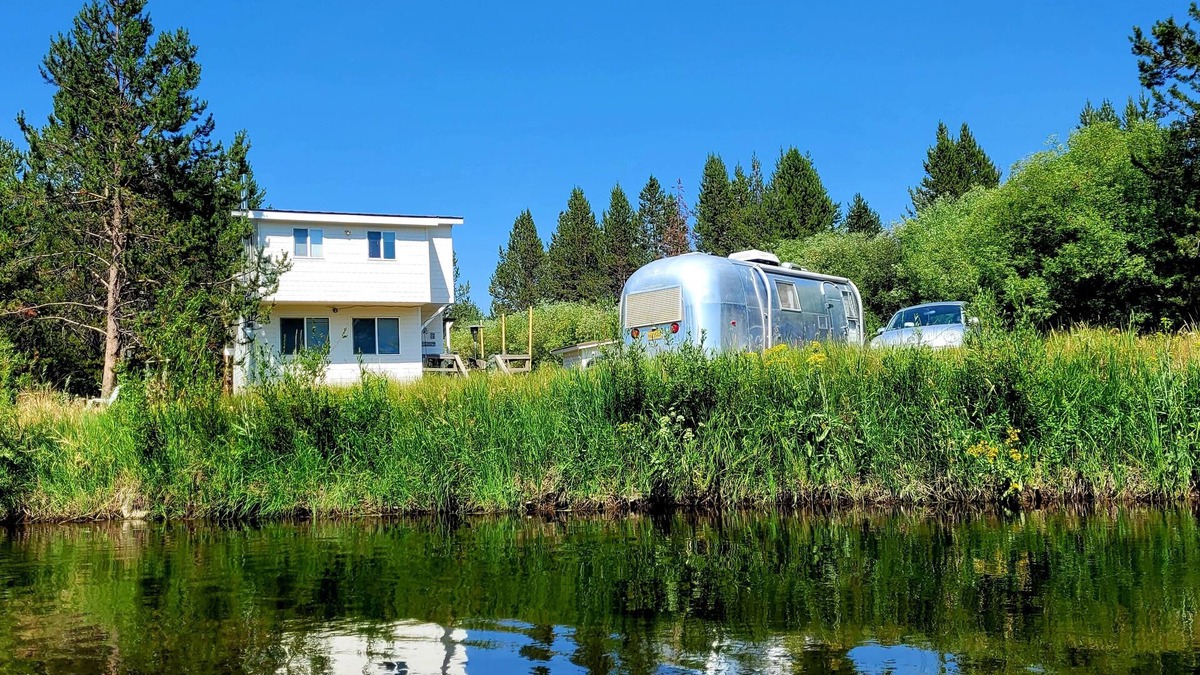 La Pine House | Cozy cottage with river access and great outdoor adventures
