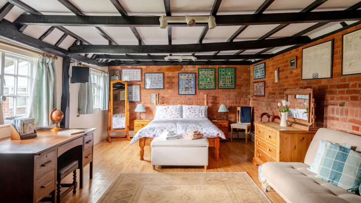 Great Tey Cottage | Cozy Cottage With Scenic Walks