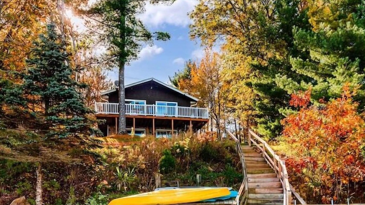 Wautoma Cabin | Cozy Cottage with so many amenities, on beautiful Little Hills Lake in Wautoma