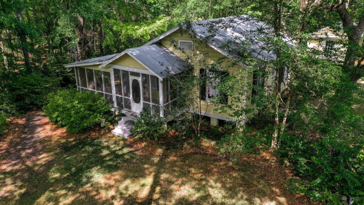 Abita Springs House | Cozy Cottage with Guest House, Gazebo and Deck