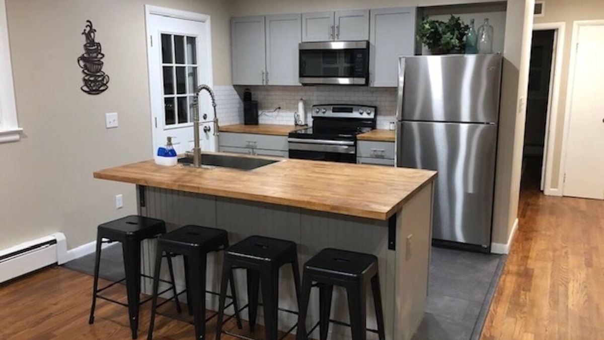 Averill Park Cottage | Cozy cottage with pool, walking distance to lake