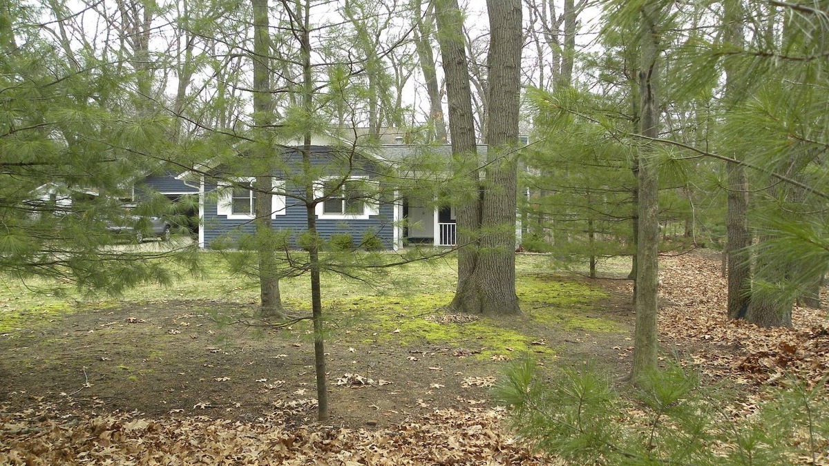 Michigan City Cottage | Cozy Cottage with Guest House, 15 minute walk to the beach and Pet Friendly.
