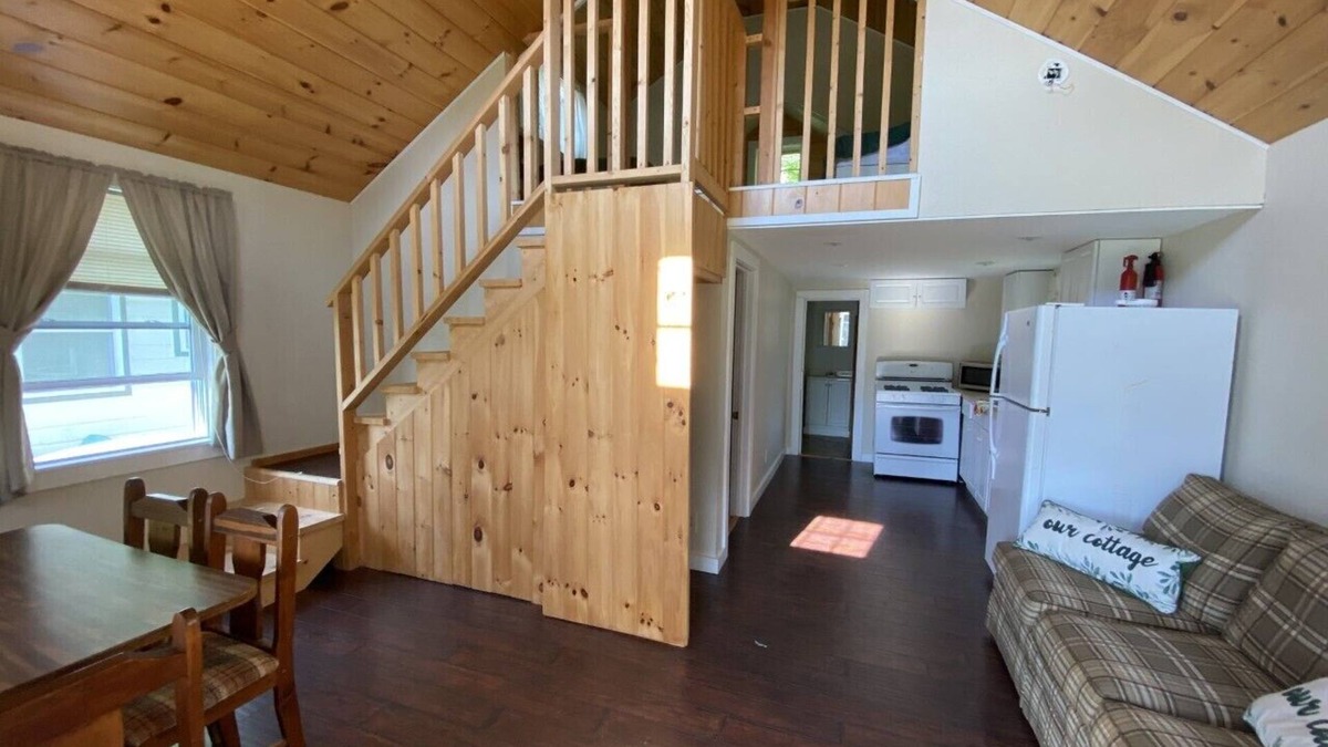 Salisbury Cabin | Cozy cottage with views of Lake Dunmore and mountains