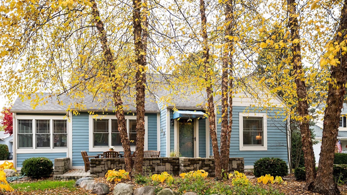 Saint Joseph House | Cozy Cottage with view of Lake Michigan