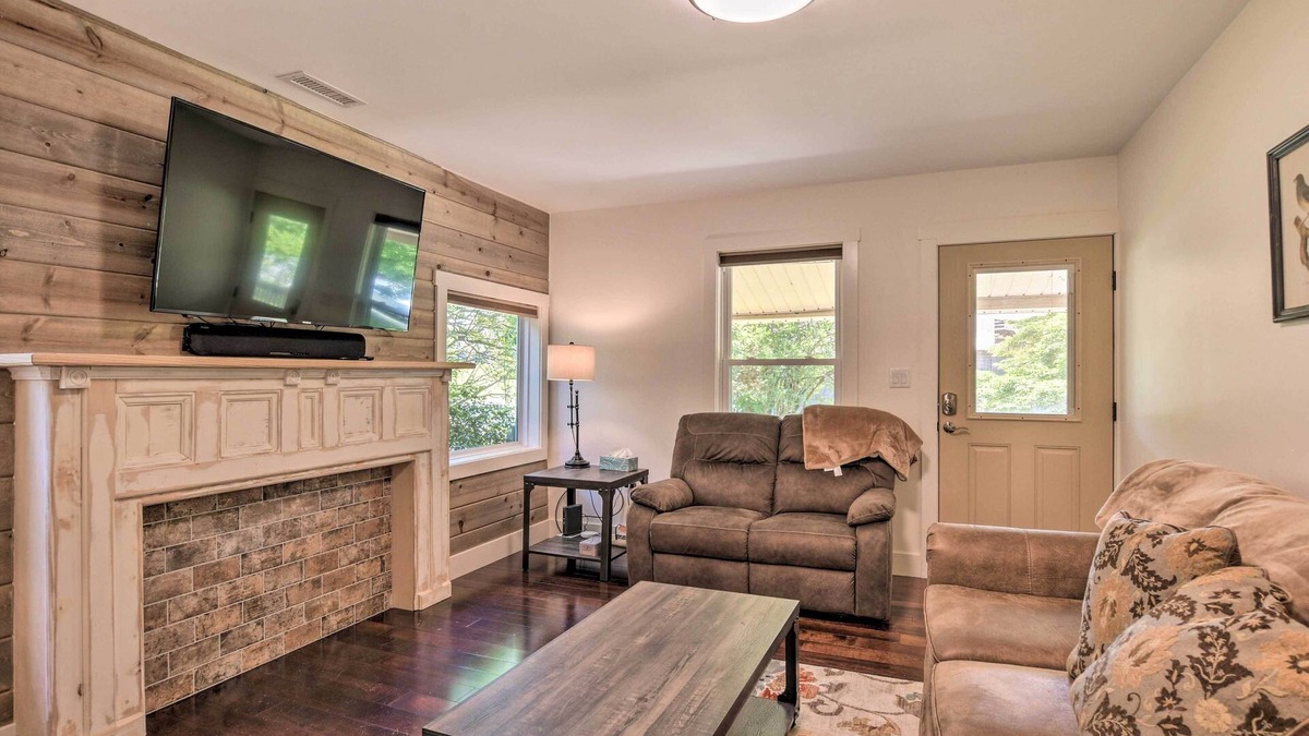 Central Cottage | Cozy Cottage: Yard + Deck, Walk to Downtown!