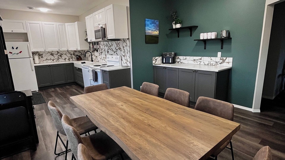 Markerville House | Cozy Country Bungalow about 5 minutes from Sylvan Lake!