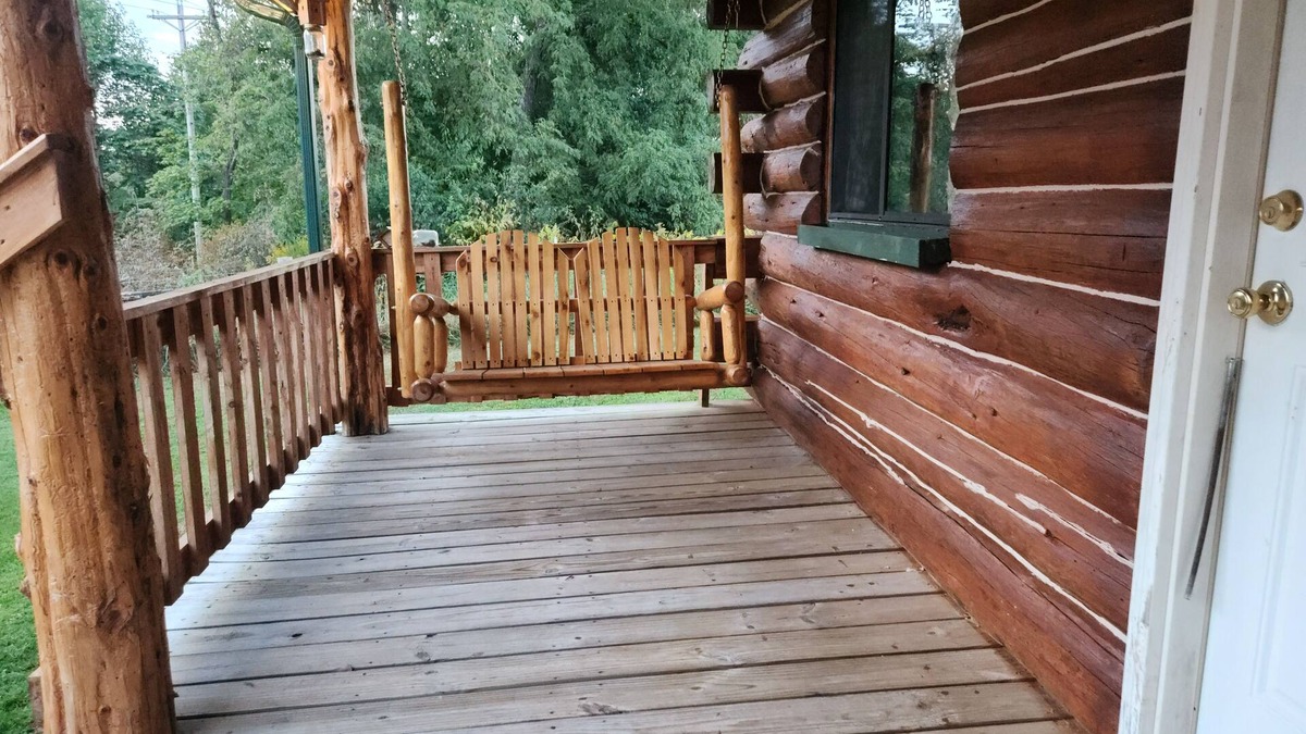 West Union Cabin | Cozy Country Cabin close to West Union!