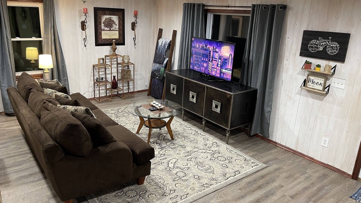 Hulbert Cabin | Cozy Country Cabin in the woods.