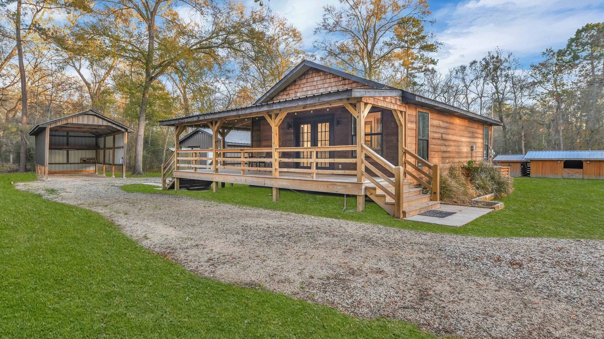 Hull House | Cozy Country Cabin in the Woods