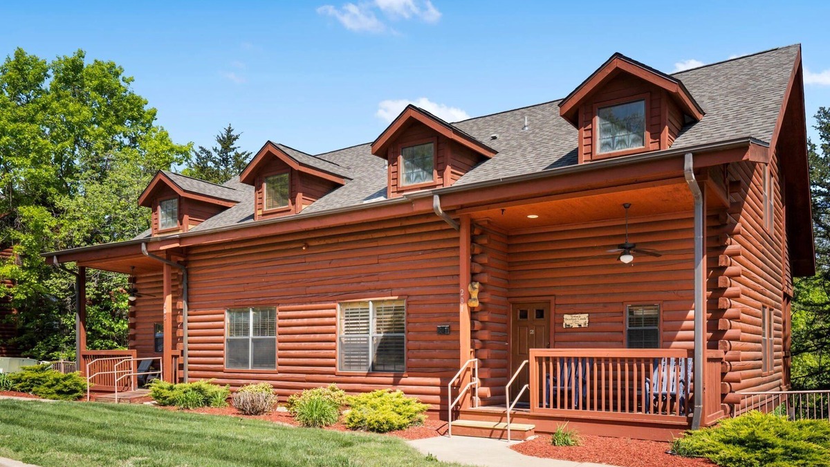 Branson Theater District Cabin | Cozy Country Cabin - Just off of Branson's Famous 76 Country Blvd!