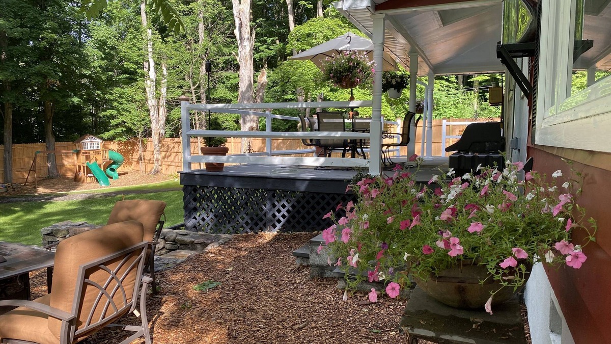 Cold Spring Cottage | Cozy Country Cottage with Basketball Court/Spa/Fireplace/Enclosed Yard/Fire Pit