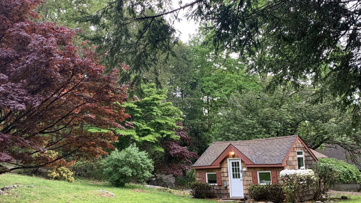 Lewisboro Cottage | Cozy country cottage in horse country ,private 1 hour toNYC