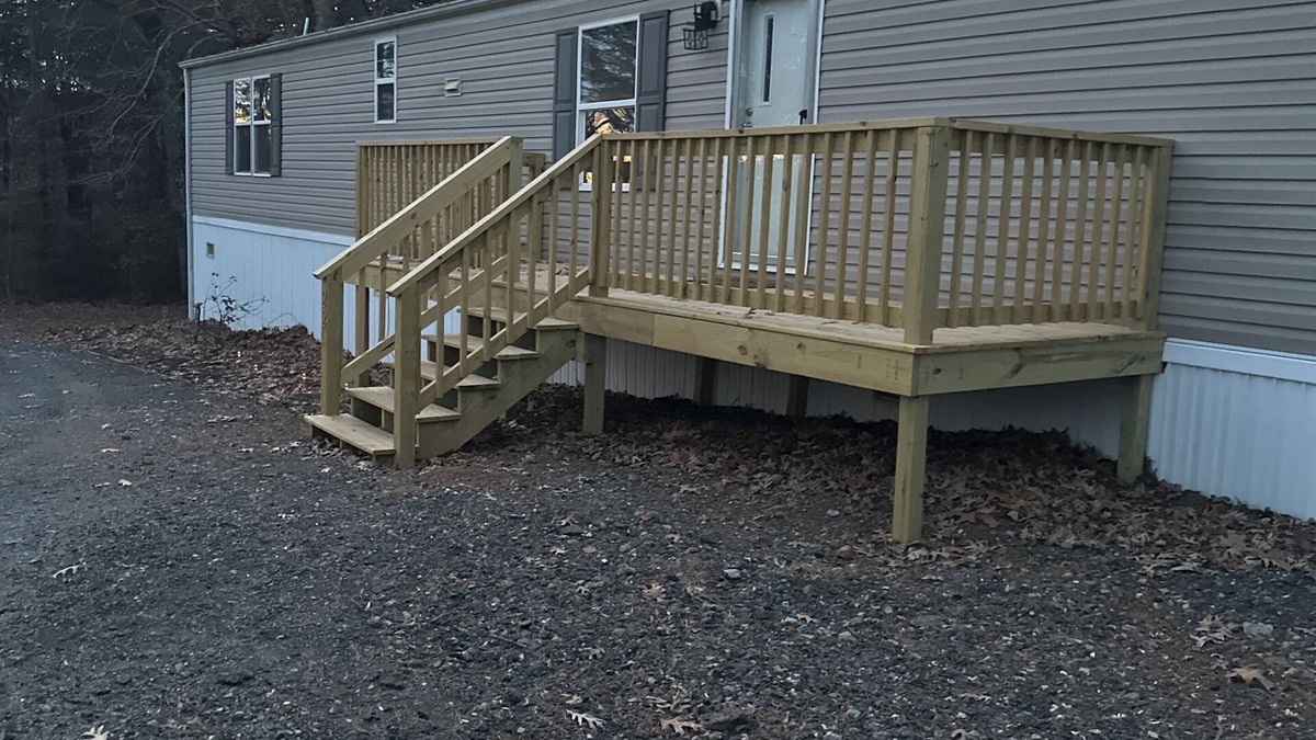 Redwood House | Cozy country cottage 3-bedroom mobile home with WiFi, AC in delightful Henry.