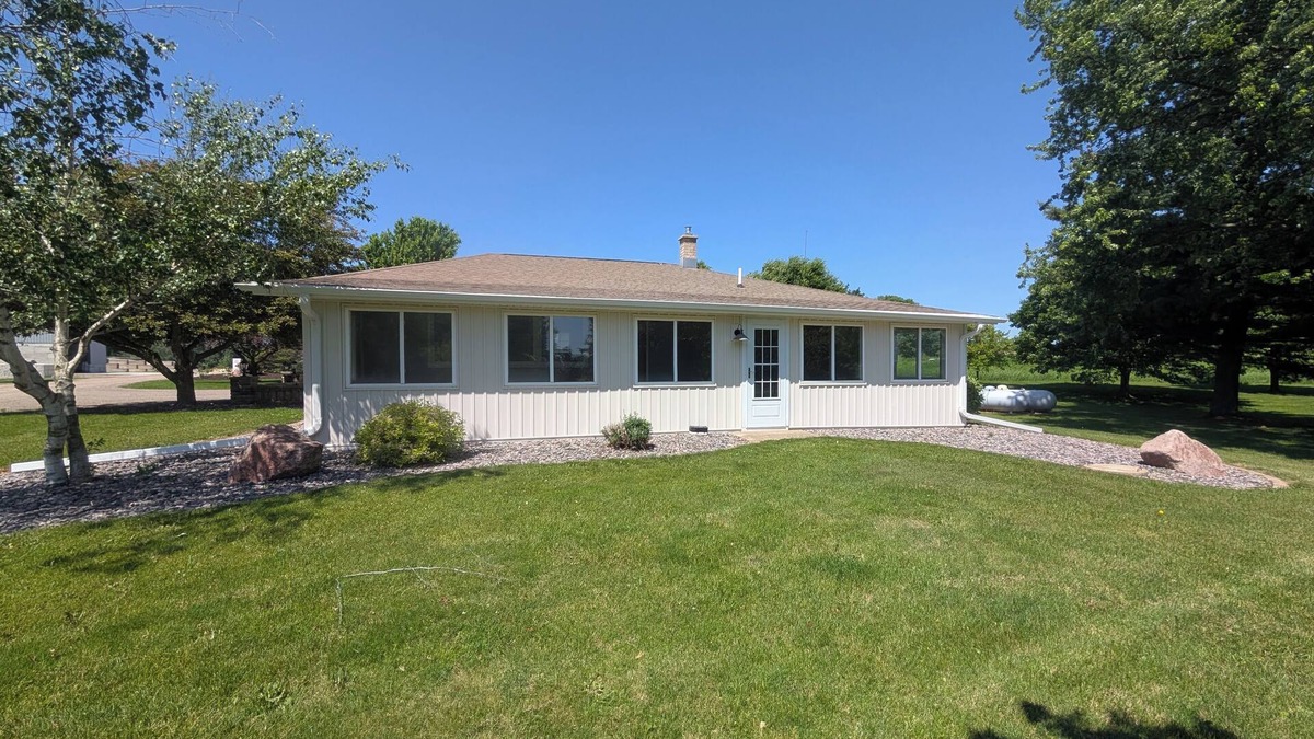 Forest Junction House | Cozy Country Cottage nestled 17 miles from iconic Lambeau Field, come unwind.
