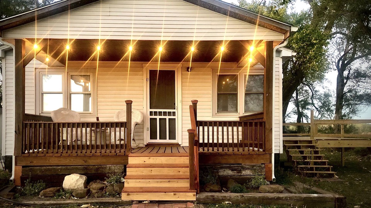 Hutchinson House | Cozy Country Cottage is family friendly, small taste of country close to town.