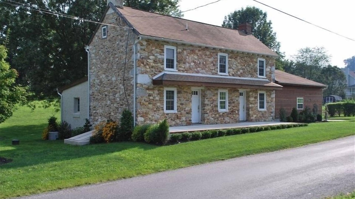 Kemblesville House | Cozy Country Cottage