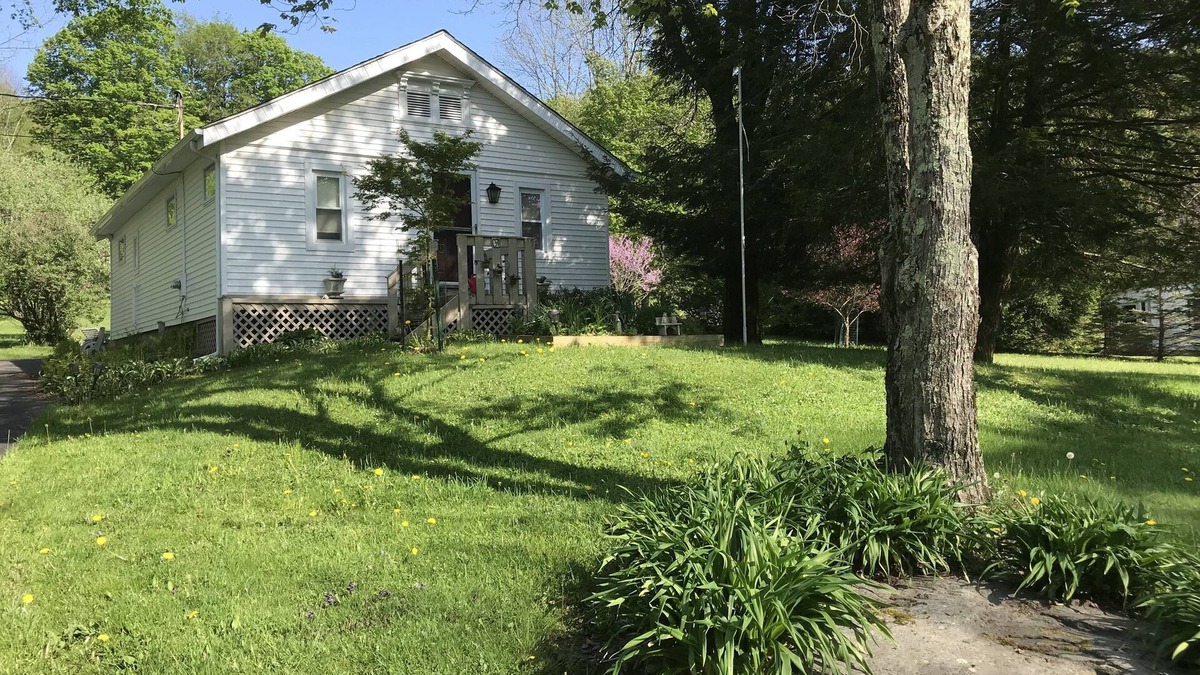 Callicoon Center House | Cozy Country Home on an Organic Apple Orchard