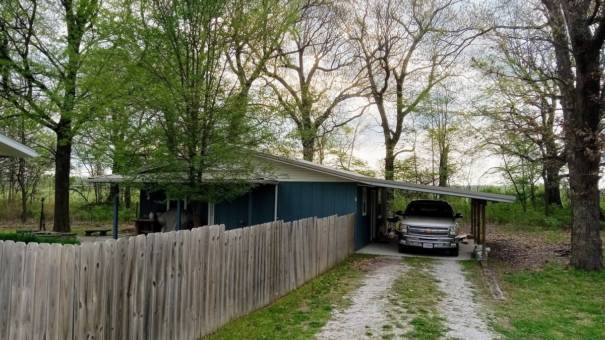 Powell Cottage | Cozy country hideaway just outside Neosho, No pets and No smoking
