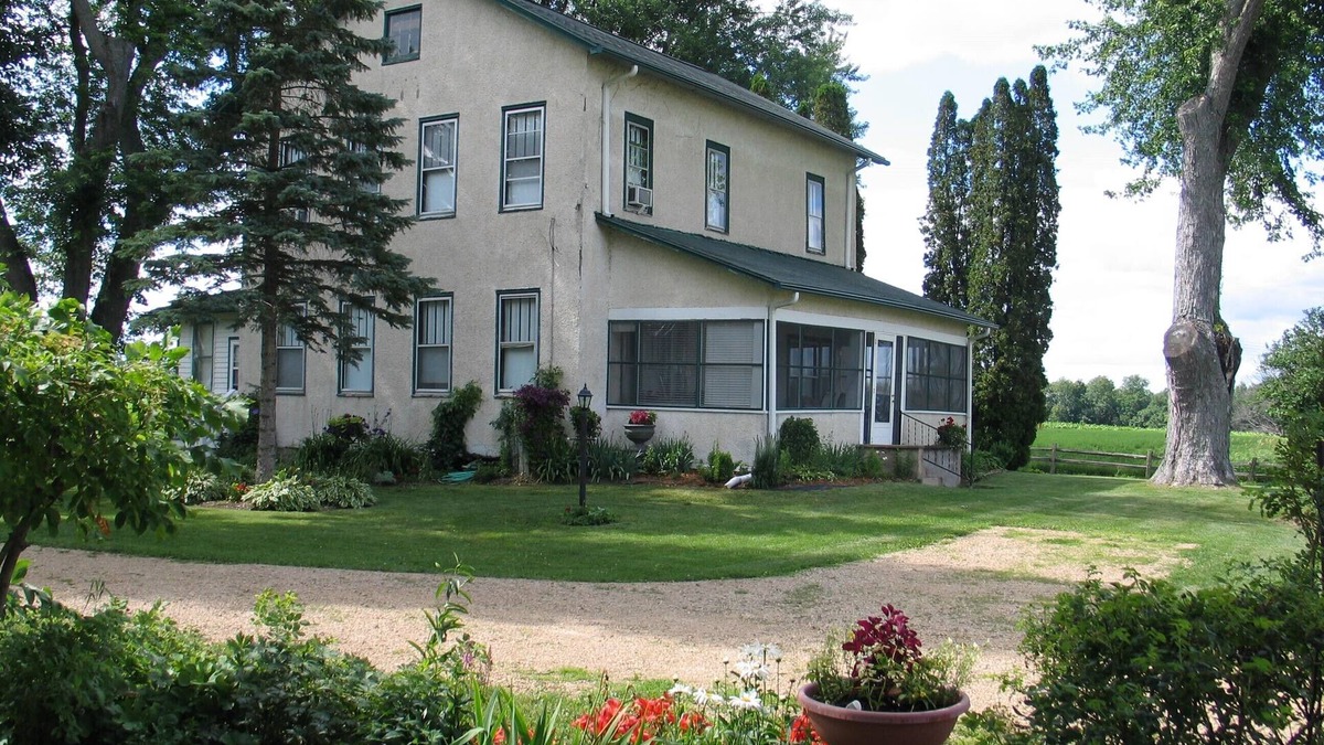 Mauston Other | Cozy Country Historic Home - Clean,Spacious,Scenic - near Devil's Lake ,WI Dells