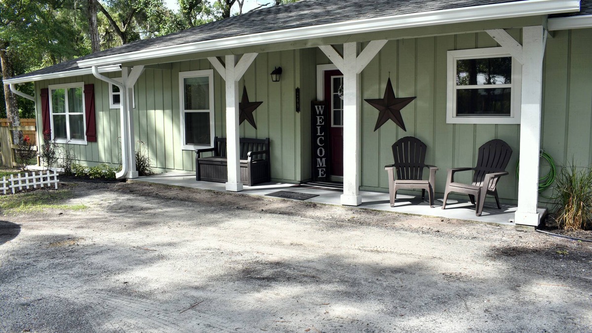 Glenwood House | Cozy country home in North Deland. Close to historic downtown!