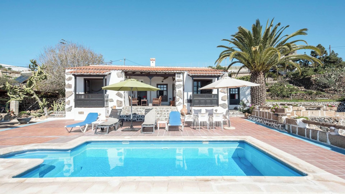 El Madronal Villa | Cozy Country Home “La Cuadra de Arona” with Sea View, Pool, Wi-Fi & Garden; Parking Available