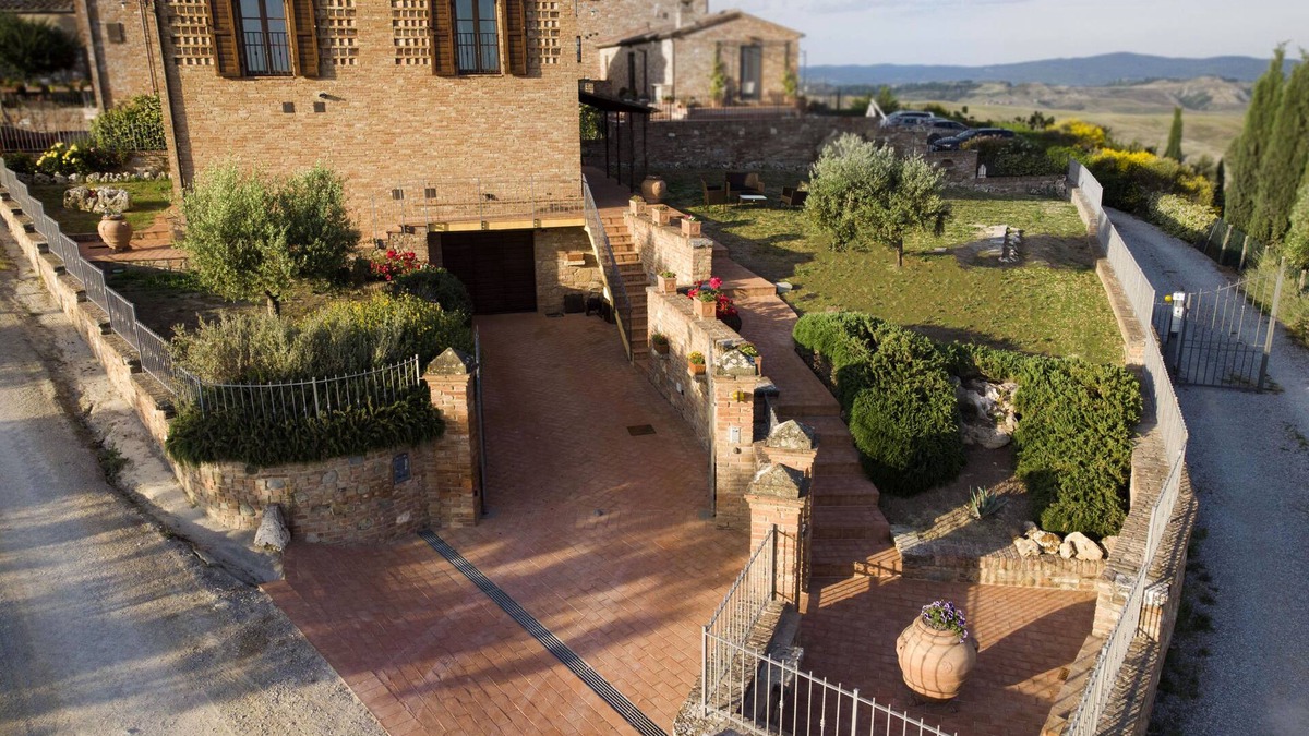 Ponte di Gabbiano House | Cozy country villa nestled in the hills of Crete Senesi