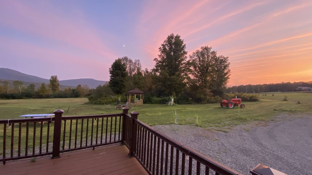 Stamford House | Cozy Countryside Cabin with Amazing Views & Central AC & NYC Escape