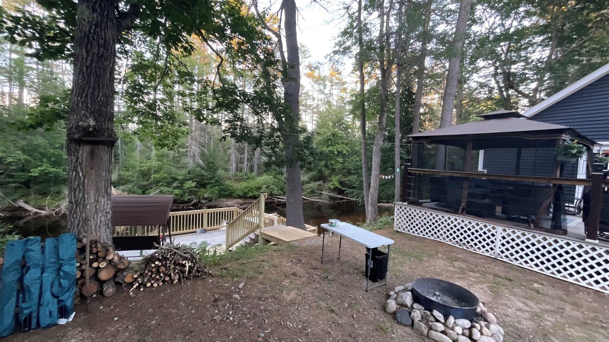 Casco Cottage | Cozy countryside cottage located on Crooked river in Naples Maine.