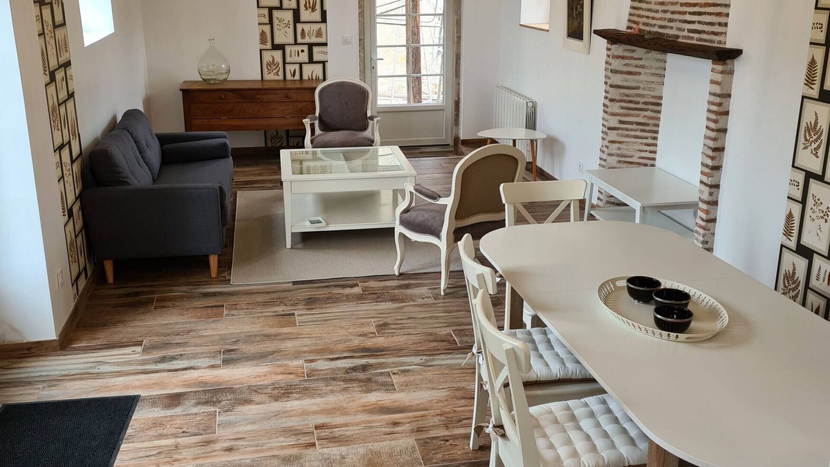 Loury Cottage | Cozy Countryside Gite with Private Garden Near Loire Castles