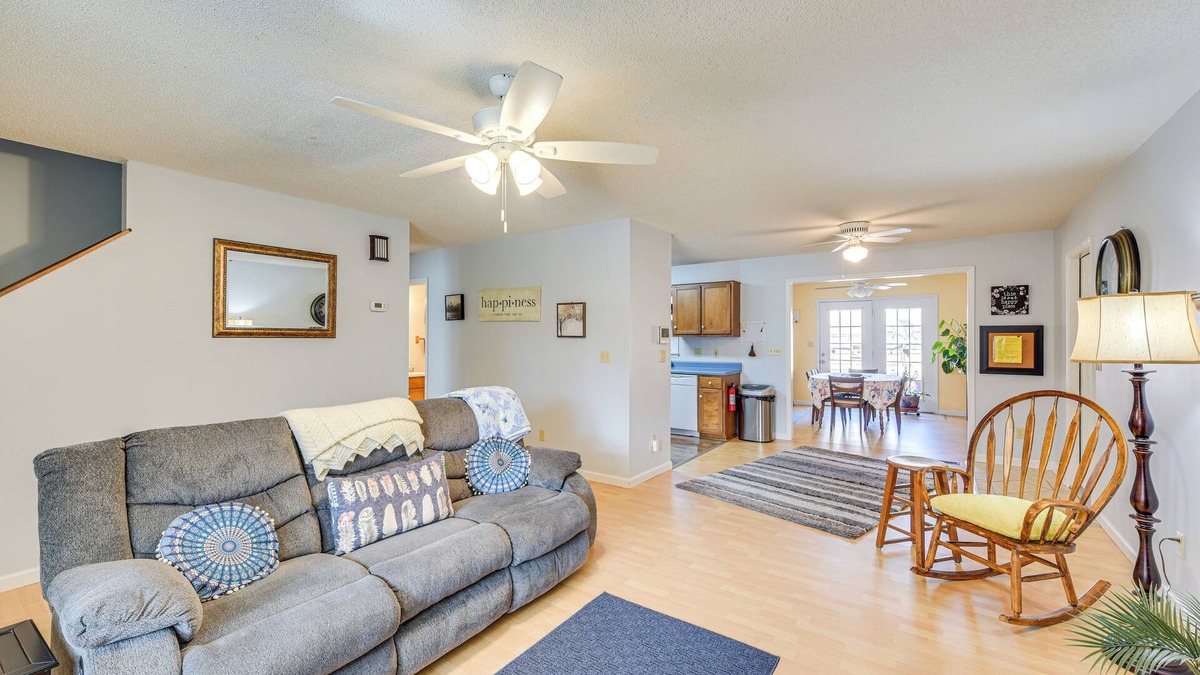 Cameron House | Cozy Couple's Getaway w/Private Yard in Cameron