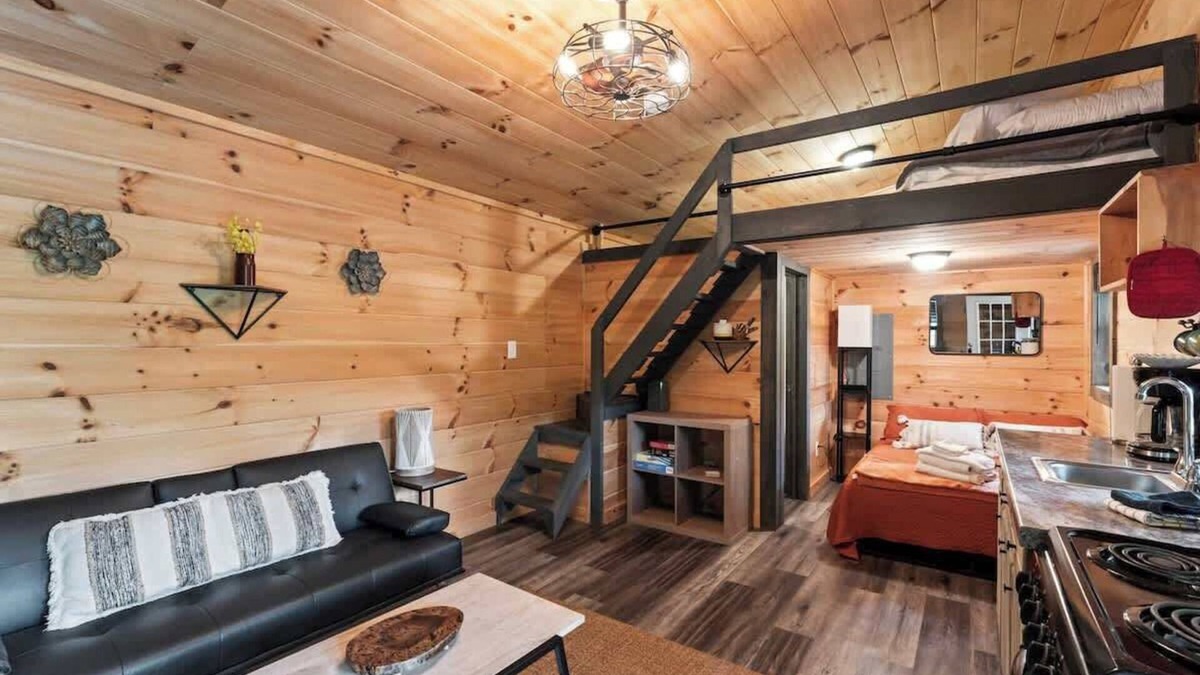 Primrose Cabin | Cozy Couples and Climbing Getaway in Heart of RRG!