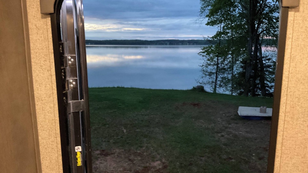 McMillan Cottage | Cozy couples camper with your own private 100ft lake front.
