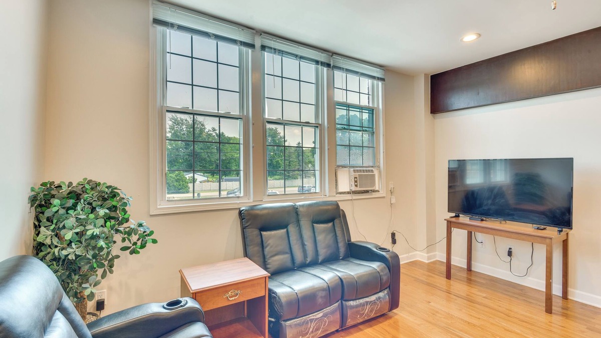 Sawyer Apartment | Cozy Couples’ Getaway < 2 Mi to Lake Michigan!