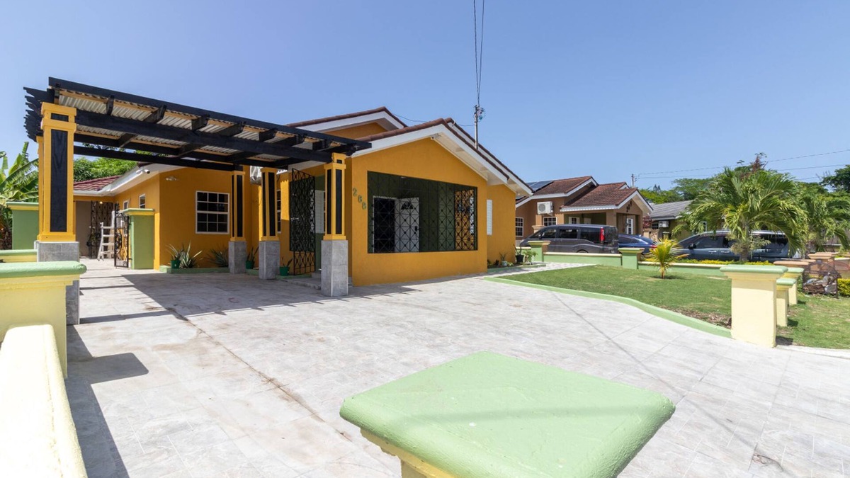 Summerfield House | Cozy Cove Villa in Drax Hall