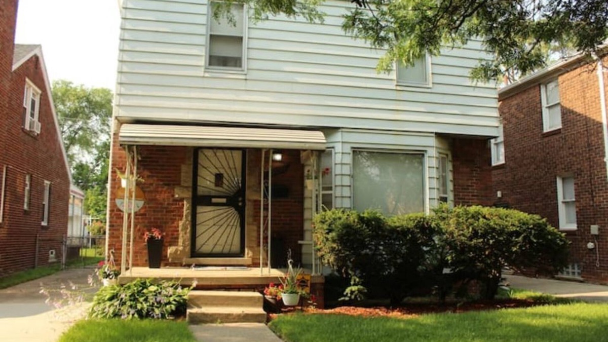 Detroit House | Cozy Coven