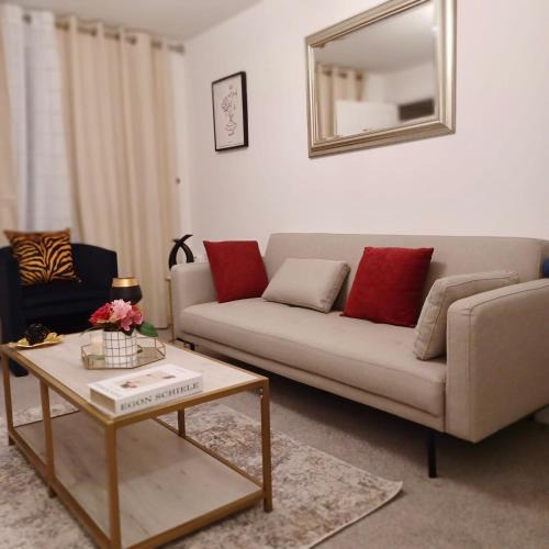 Holbrooks House | Cozy Coventry Retreat with 2 Bedrooms House