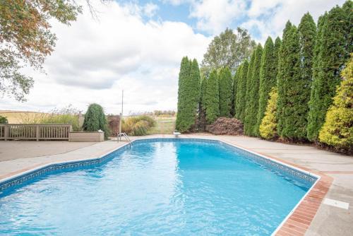 Gettysburg House | Cozy Cow Homestead with pool!