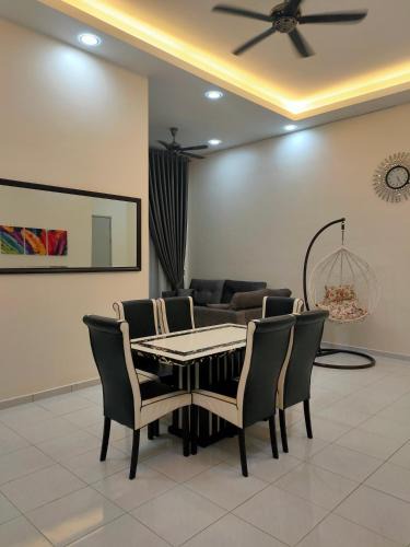 Mantin Apartment | Cozy CR Homestay Nilai Pajam with Netflix