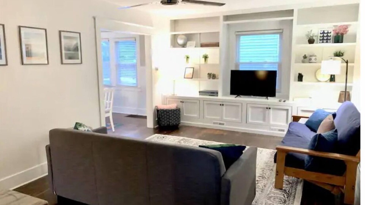 Fort Wayne House | Cozy Craftsman ‘05 near downtown | Pet Friendly!