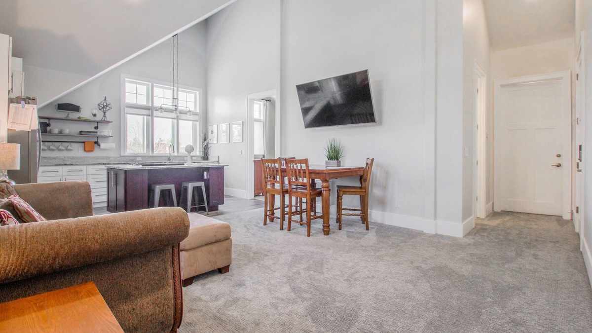 Belmar Park Apartment | Cozy Craftsman 10 Minutes from Denver