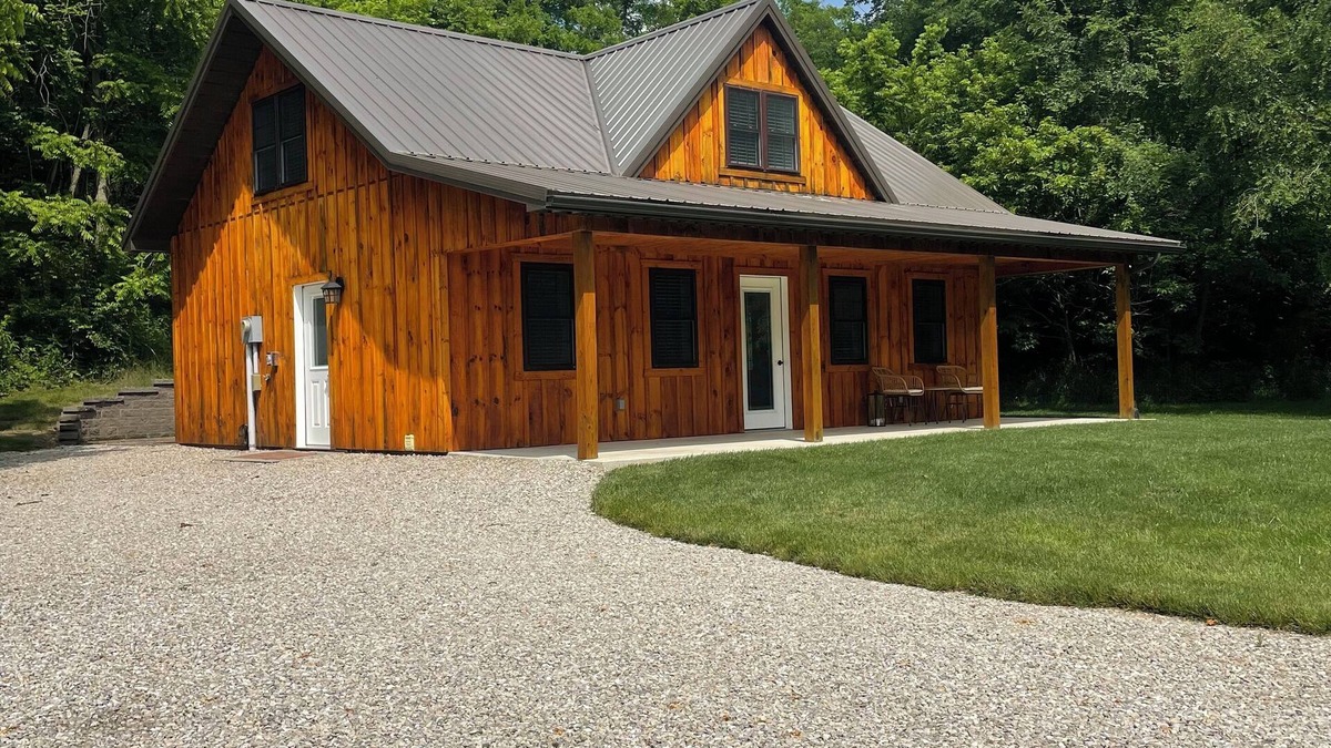 Hallsville Cabin | Cozy Creek Cabin is on the outskirts of the unique little town of Tarlton