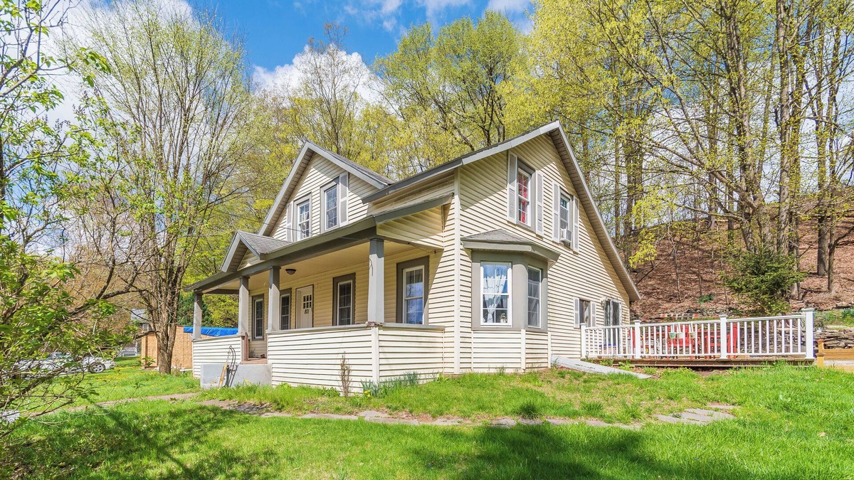 North Branch Bed & Breakfast | Cozy Creek Inn where the sound of rushing water will calm your spirit