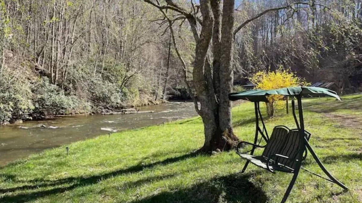 Dugspur Cabin | Cozy creek side cabin. Pet Friendly. Single Story, with ramp at entry