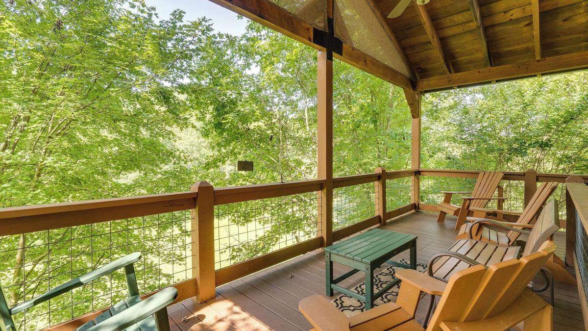 Hayesville Cabin | Cozy Creekside Cabin w/Fire Pit & Views!
