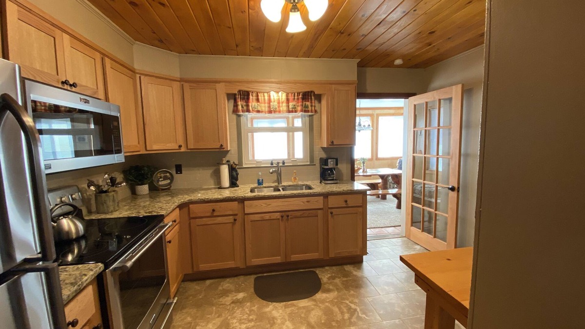 New Tripoli Cabin | Cozy Creekside Cabin -Lehigh Valley/Allentown